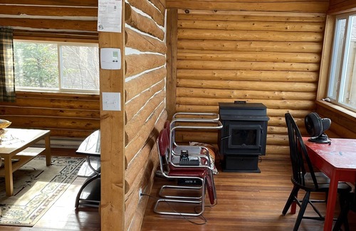 Schreiber House | Lakefront cottage getaway. Fully furnished 3-bedroom log cabin.