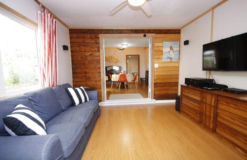 Manitou Beach Cottage | Lakefront Cottage in Manitou Beach