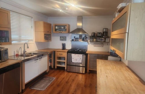 Scugog Cottage | Lakefront Cottage nestled on the shores of Lake Scugog