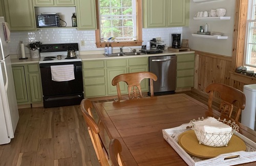 Kennebec Cottage | Lakefront Cottage on beautiful Lake Maranacook in Winthrop, ME.
