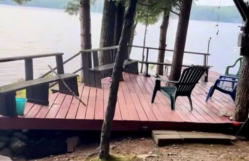Holden Cabin | Lakefront Cottage on Brewer Lake w Private Beach