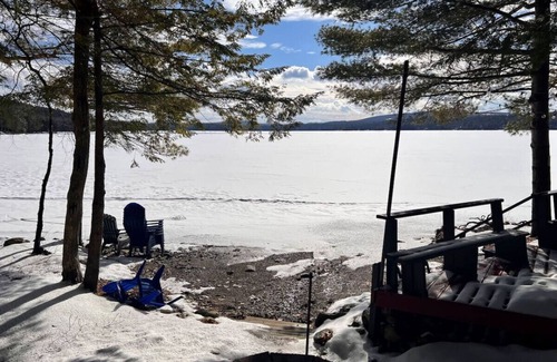 Holden Cabin | Lakefront Cottage on Brewer Lake w Private Beach