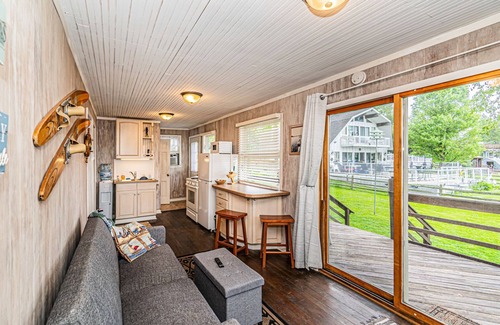 Fox Lake Cottage | Lakefront Cottage with Gorgeous Sunsets