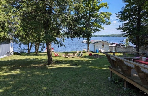 Kawartha Park Cabin | Lakefront cottagenTrue cottage charm.wide open lake views