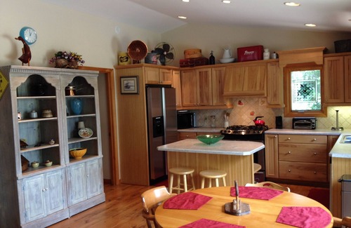 Edgar House | Lakefront Country Haven near Ocala & Forest -With Canoe, Lifejackets and Grill!