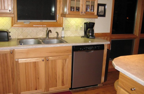 Edgar House | Lakefront Country Haven near Ocala & Forest -With Canoe, Lifejackets and Grill!