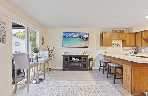Lake Ozark Condo | Lakefront Couple Retreat near Hot Spots and Dining
