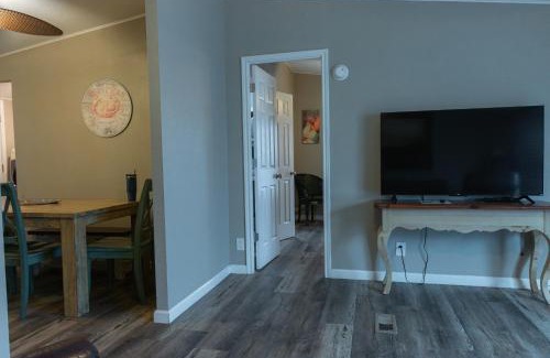 Mead House | Lakefront Dockside Cabin - 35