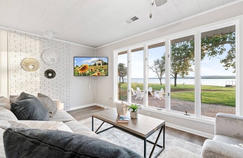 Graford House | Lakefront escape with Breathtaking Sunsets! Dock Access, 5 min from Rocker B