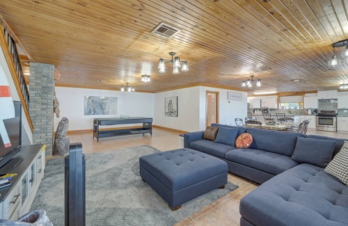 Hoyt House | Lakefront Eufaula Escape w/Dock + Private Beach!