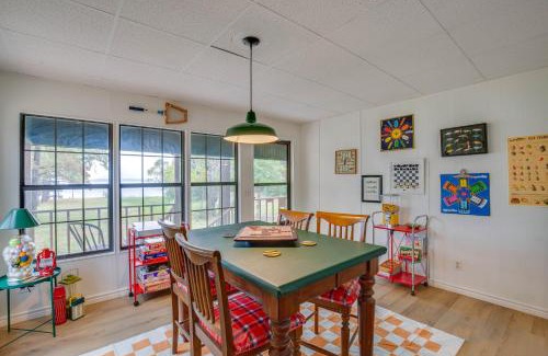 Berryville House | Lakefront Frankston Cabin with Dock and Fire Pit!