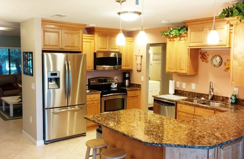 Laurel House | LAKEFRONT-FREE KAYAKS, BICYCLES, PADDLEBOARDS-WALK, BICYCLE, OR PADDLE TO BEACH