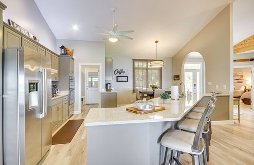 Cross Hill House | Lakefront Gem: Hot Tub, Boat Launch Near Greenwood