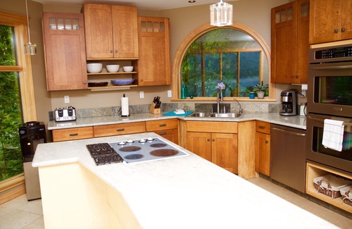 Christina Lake House | Lakefront Get-Away.A Blend of Unspoiled Beauty and Luxury
