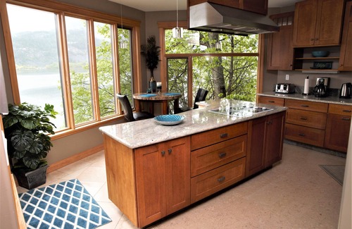 Christina Lake House | Lakefront Get-Away.A Blend of Unspoiled Beauty and Luxury