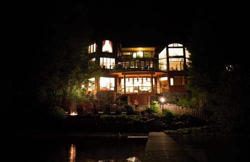 Christina Lake House | Lakefront Get-Away.A Blend of Unspoiled Beauty and Luxury