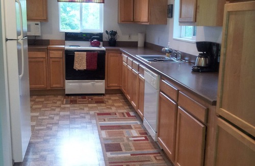 Cloverdale House | Lakefront Getaway on Beautiful Long Lake - Sleeps 9!