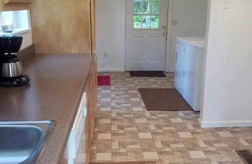 Cloverdale House | Lakefront Getaway on Beautiful Long Lake - Sleeps 9!