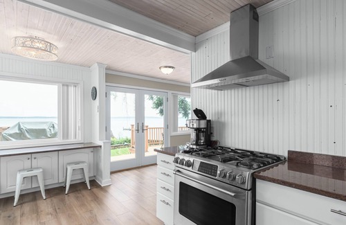 Lake Koshkonong Cottage | Lakefront Getaway with Hot Tub, Dock, & Game Room - Kosh Kottage