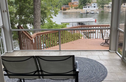 Shawnee Bend House | Lakefront Getaway for 14 guests