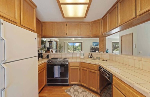 Somerset House | Lakefront Haven+GameRoom+Canoe with Stunning Views