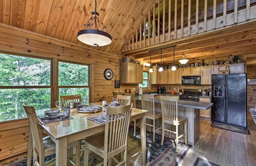 Hazelhurst Cabin | Lakefront Hazelhurst Cabin: Dock & Pool Table