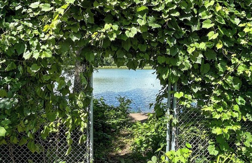 Columbia Heights House | Lakefront hideaway in the city