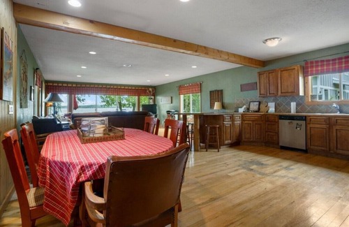 Petoskey Cottage | Lakefront Home Away From Home