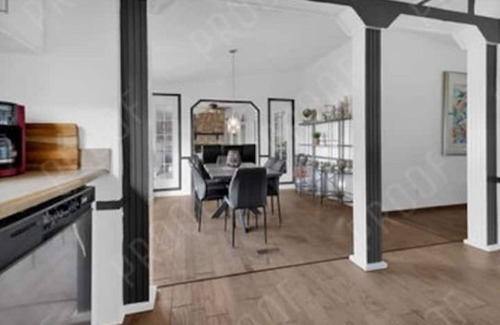 Enchanted Oaks House | Lakefront Home Has Everything !