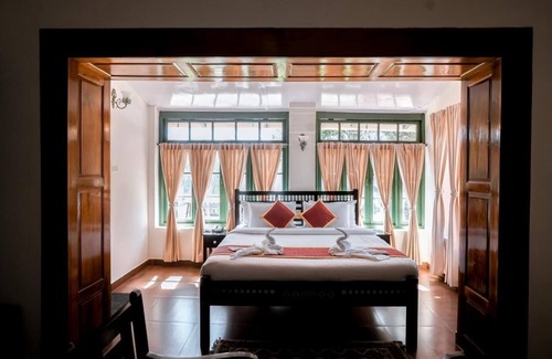 Kandal Hotel | Lakefront Home Hotel
