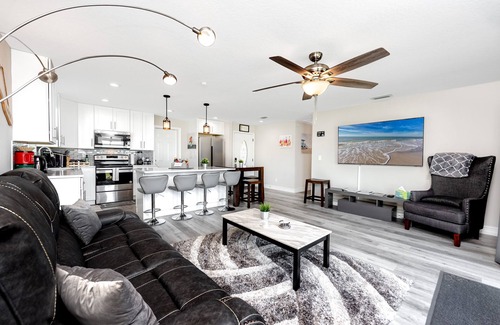Lake Shore Estates House | Lakefront home near beaches with waterview, pets ok