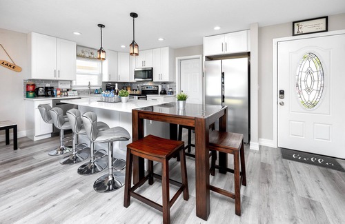 Lake Shore Estates House | Lakefront home near beaches with waterview, pets ok