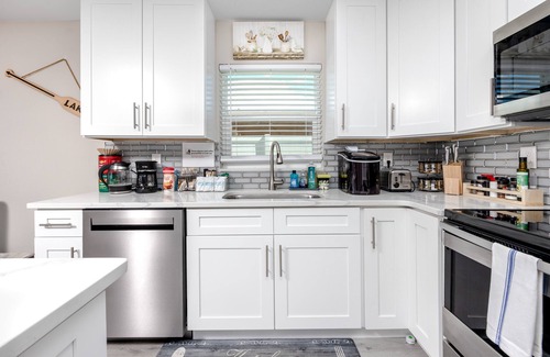 Lake Shore Estates House | Lakefront home near beaches with waterview, pets ok