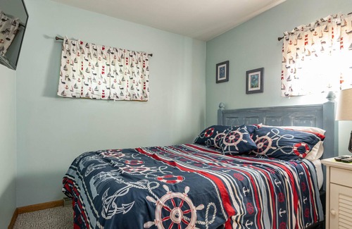 Friendship Cottage | Lakefront home on a harbor of Castle Rock Lake