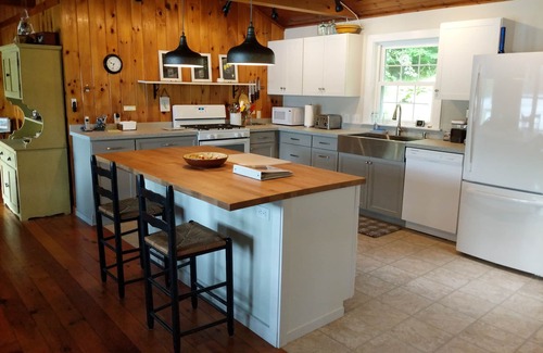 Franklin House | Lakefront Home On Beautiful Donnells Pond,32 miles From Acadia N P and Bar Harbr