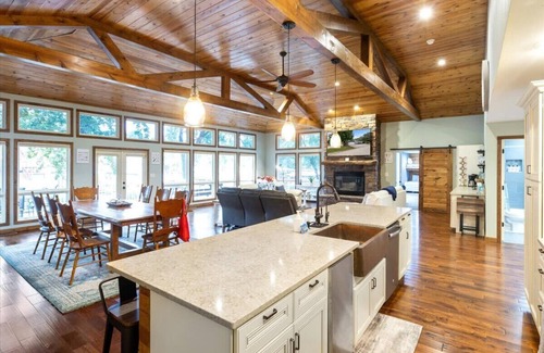 Camdenton House | Lakefront Home Private Dock Close to State Park