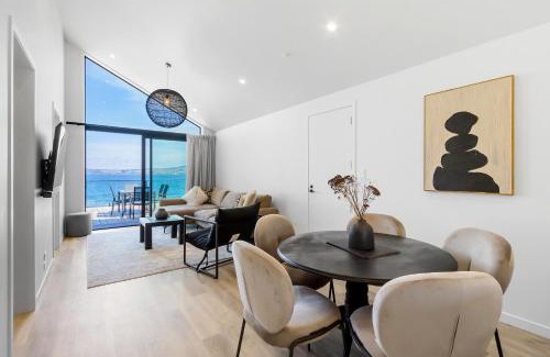 Taupo House | Lakefront Home Spa Pool