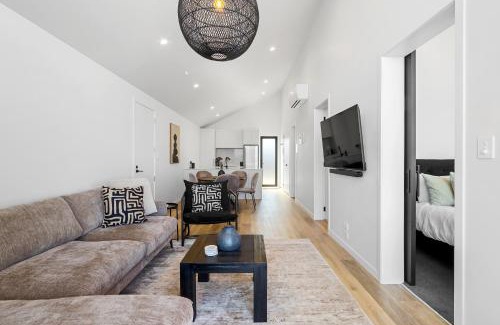 Taupo House | Lakefront Home Spa Pool