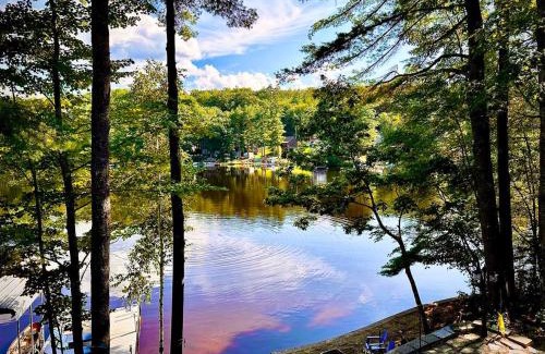 East Wakefield House | Lakefront Home-Stunning Views-Hot Tub, 3100 sqft!