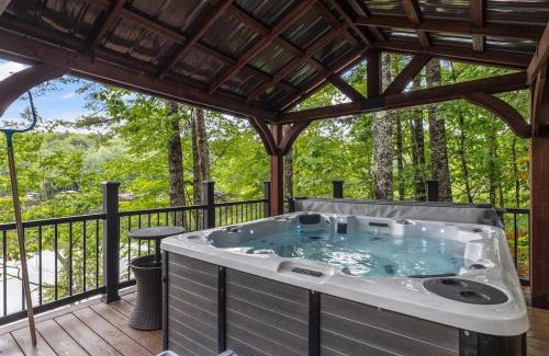 East Wakefield House | Lakefront Home-Stunning Views-Hot Tub, 3100 sqft!