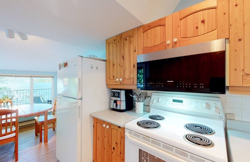 Christina Lake Cabin | Lakefront home with dock, fireplace, washer/dryer, and mountain views - dogs OK