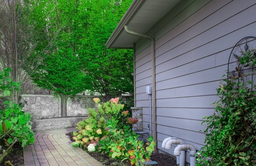 Okanagan-Similkameen House | Lakefront Home with boat lifts, views and lots of space