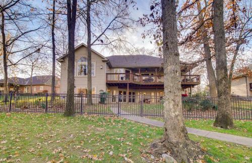 Grove House | Lakefront Home with Furnished Deck in Grove!