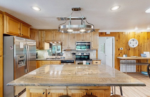 Kingsland House | Lakefront home with ping-pong & private dock - kayak available for use