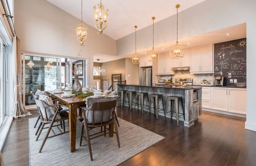La Conception Ski Chalet | Lakefront -HotTub - pool table - Mont Tremblant