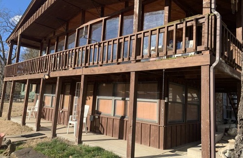 Bernice House | Lakefront house in quiet cove
