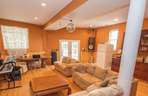 Newton Cabin | LAKEFRONT HOUSE