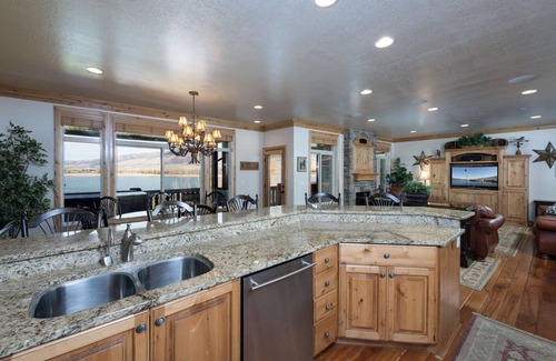 Huntsville Condo | Lakefront Huntsville, Utah Lodging Option - 3 Bedroom Sleeps 10 LS 59