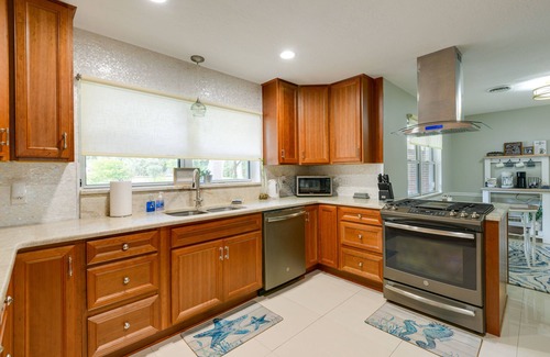 Putnam Hall House | Lakefront Keystone Heights Home w/Boat Dock!