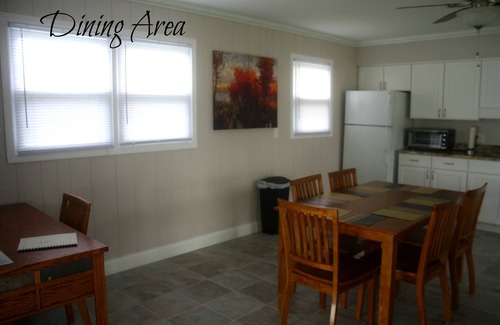 Marion House | Lakefront Lake Of Egypt Sleeps 8 w/Dock/two kayaks and on 1 LEVEL!